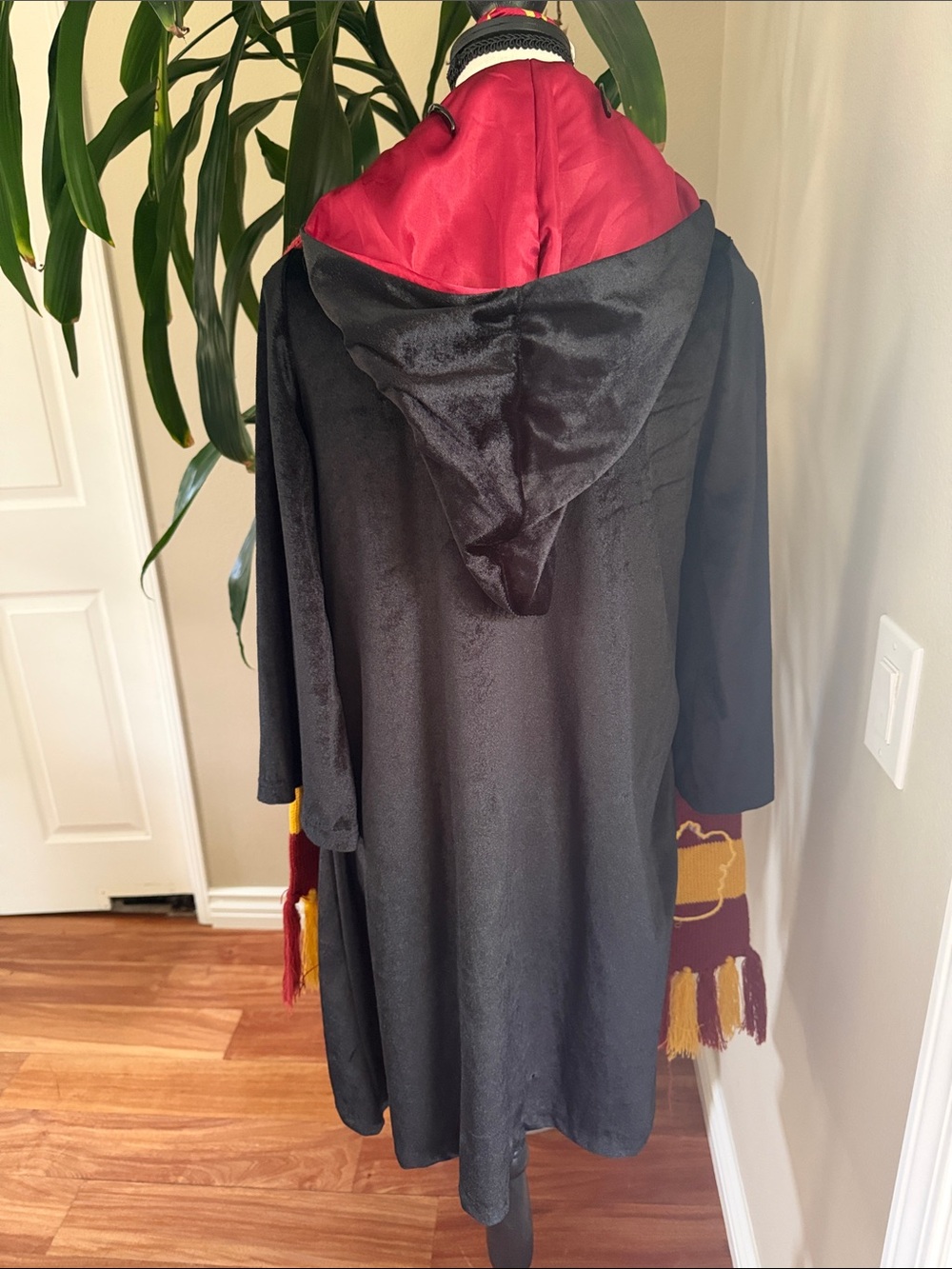 Gryffindor-Inspired Red and Gold Kids Costume Cape with Scarf, Tie,glasse-S 5/6 - Picture 6 of 9